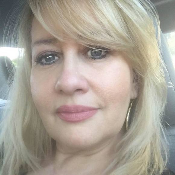 Meet your Posher, Laura - Picture 1 of 1